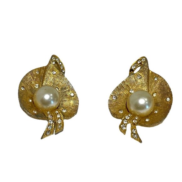 BELLINI Brushed Goldtone Clip On Earrings Leaf Pave Rhinestone Faux Pearl Signed - Picture 1 of 9